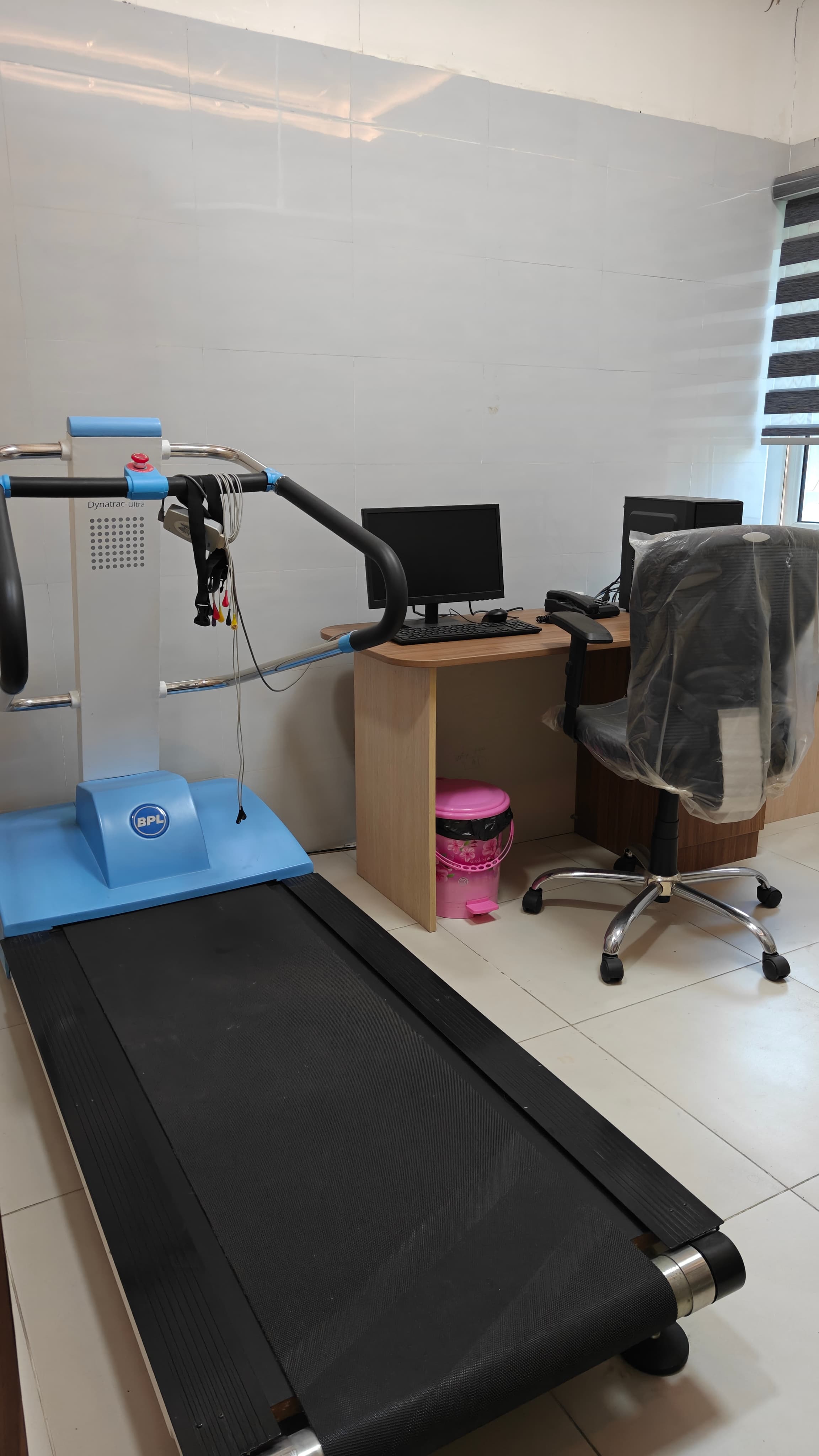AJSMC TMT treadmill stress-test room